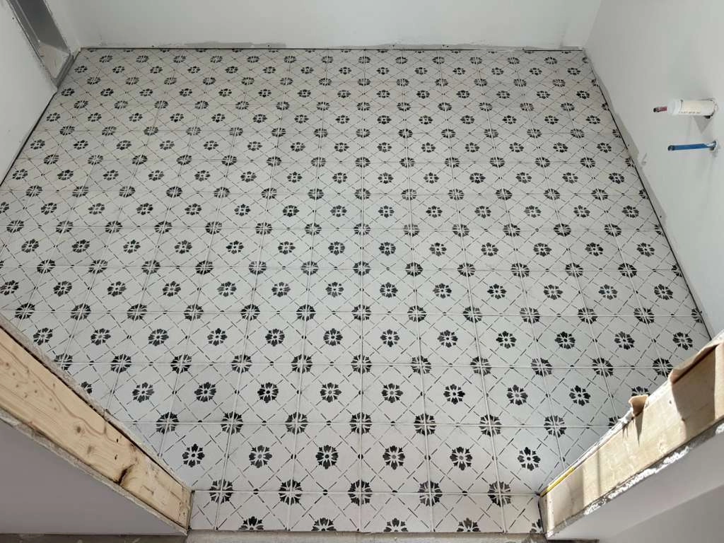 Noliv Construction bathroom remodeling, general renovations and construction, specializing in ceramic tile flooring.