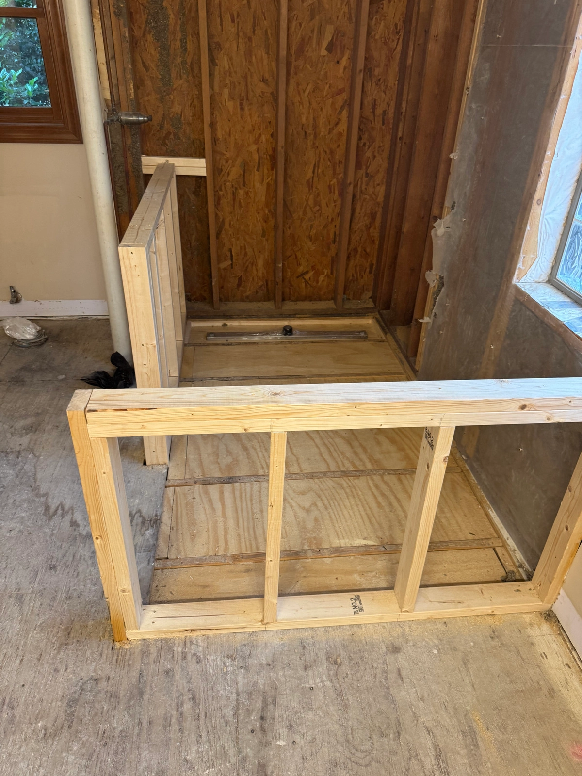 Noliv Construction bathroom remodeling, general renovations and construction, specializing in ceramic tile flooring.