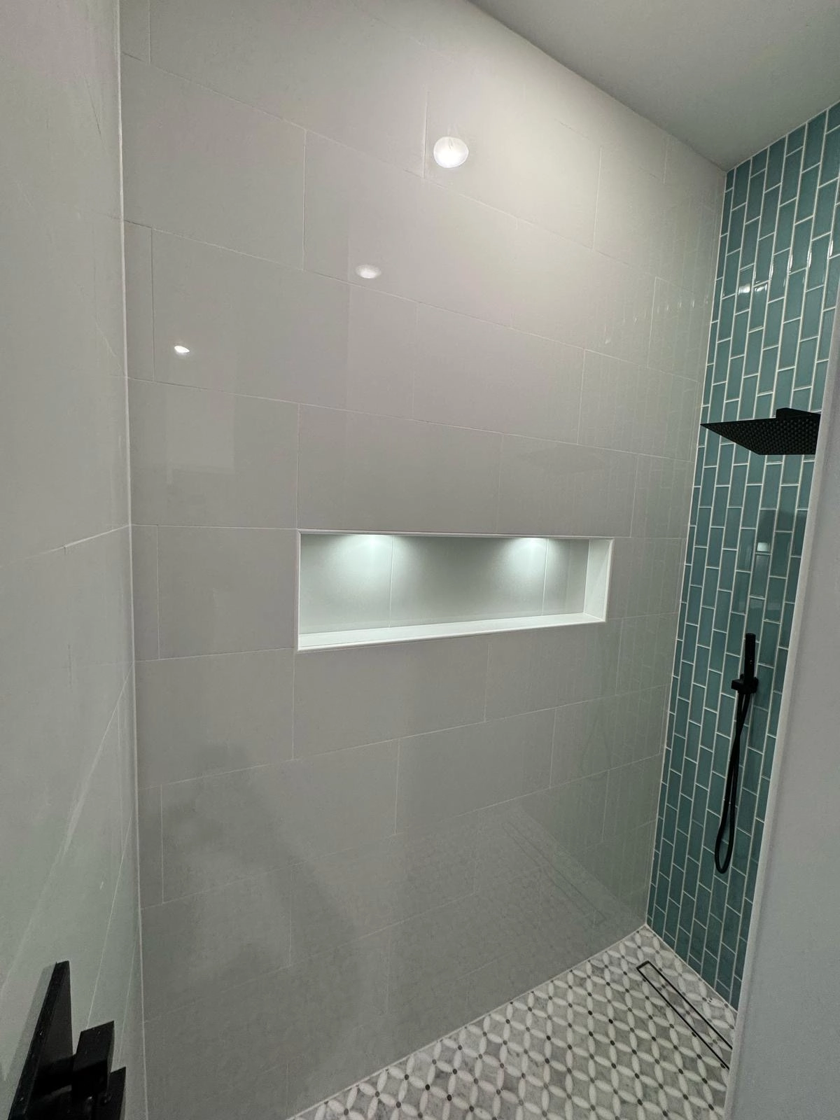 Noliv Construction bathroom remodeling, general renovations and construction, specializing in ceramic tile flooring.